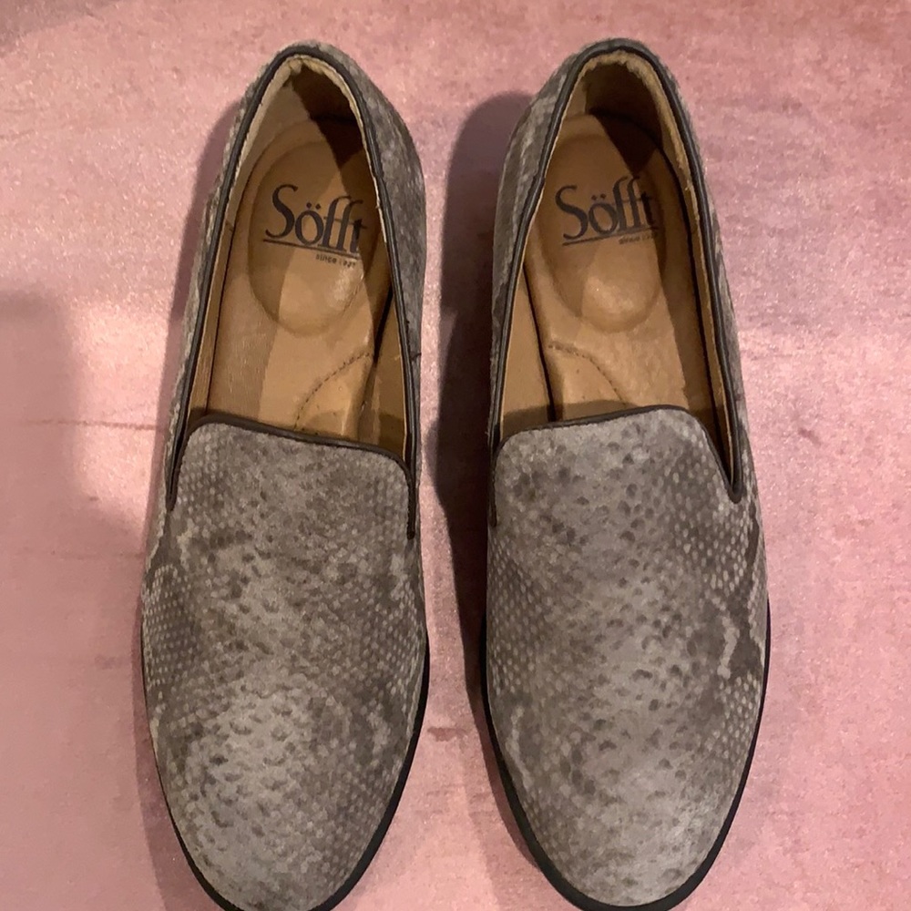 Söfft snake print shoes SIZE 6